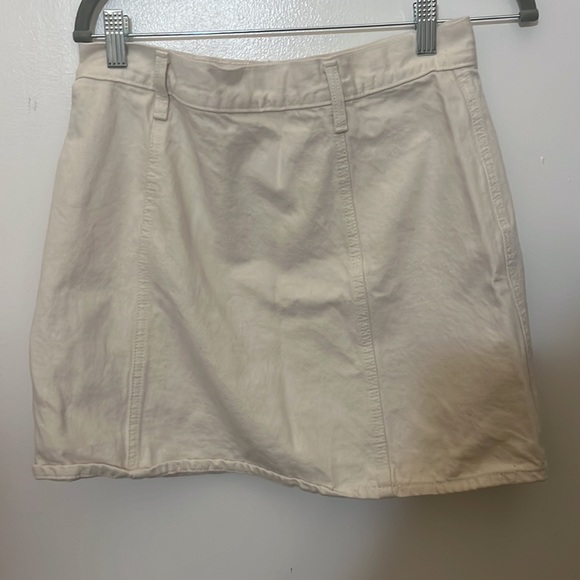 Levi cream color Jean skirt. Cute jean skirt with buttons. - Picture 2 of 2